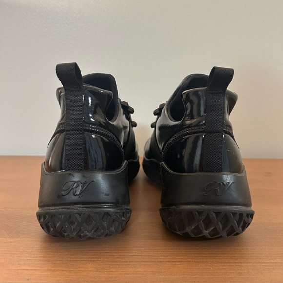 Roger Vivier all black ‘Viv’ runner with crystal embellishment. Size 37 - Picture 3 of 7